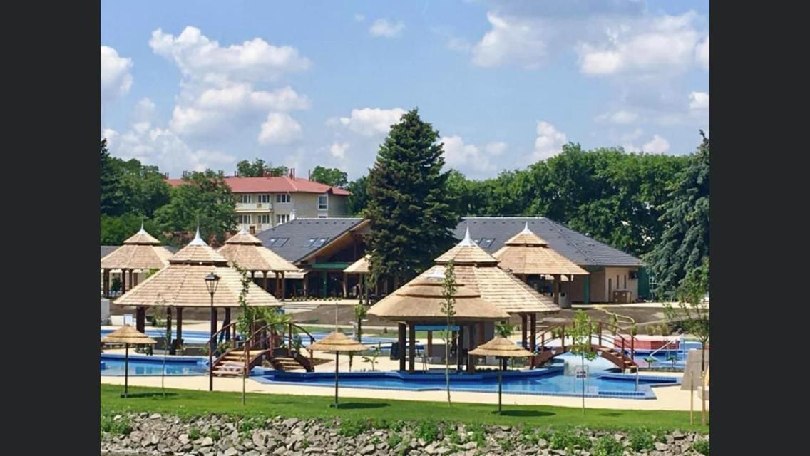 Bezso Apartman Hajdúszoboszló Exterior foto